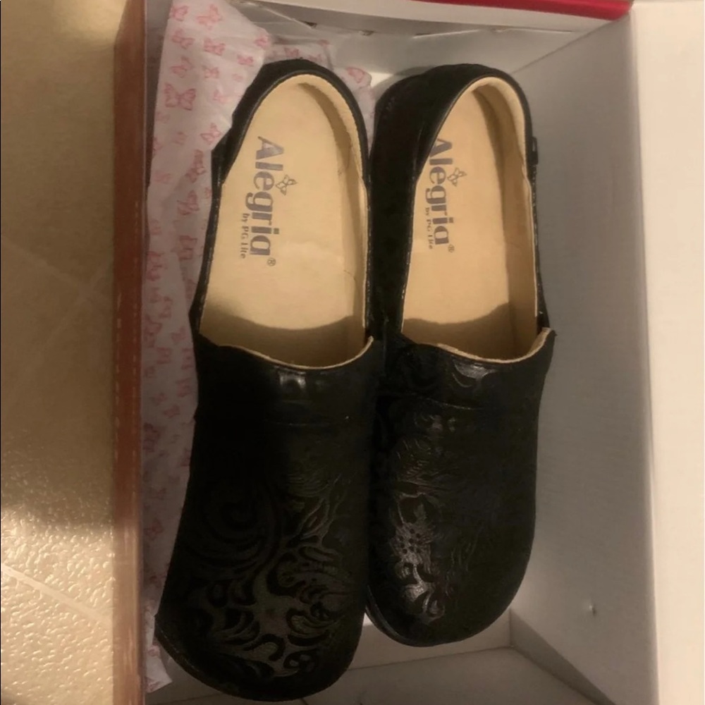 Brand new alegria nursing clogs keli style size 37